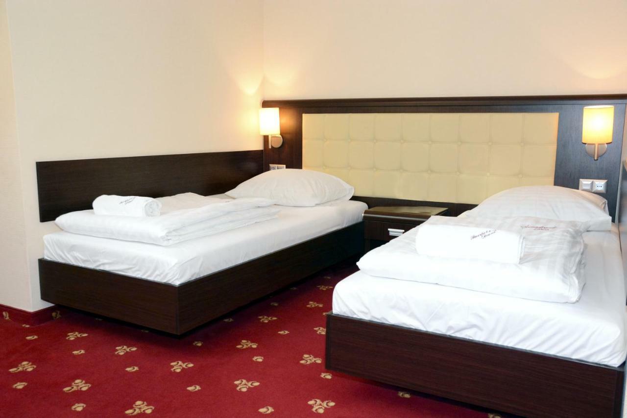 Hotel Swietokrzyski Dwor Nowa Slupia Exterior photo